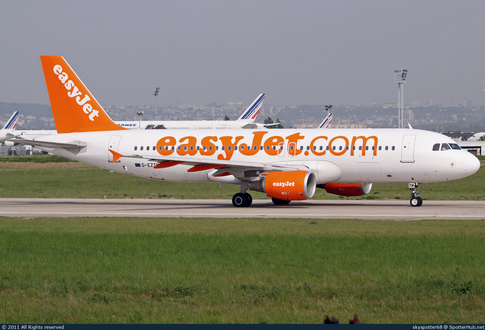 Photo of G-EZTM - Airbus A320-214 operated by easyJet