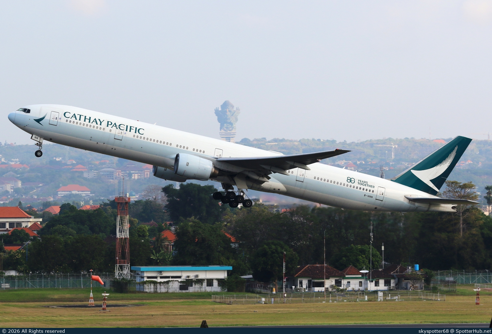 Photo of B-HNN - Boeing 777-367 operated by Cathay Pacific Airways
