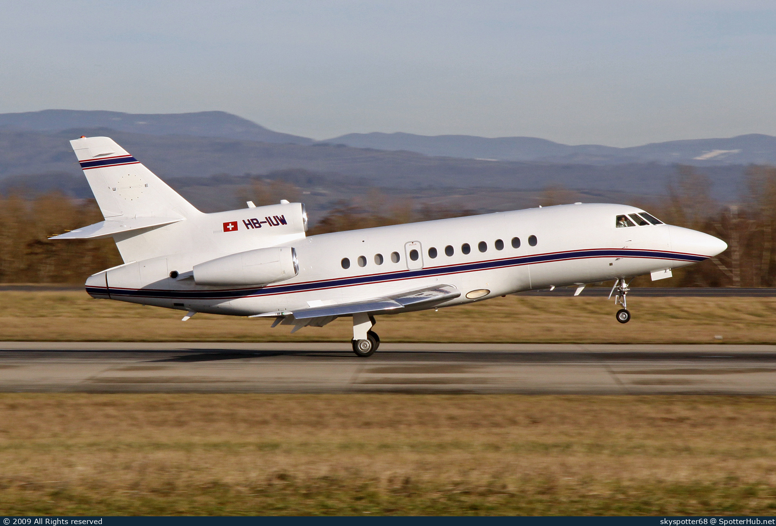 Photo of HB-IUW - Dassault Falcon 900B operated by Jet Aviation Business Jets