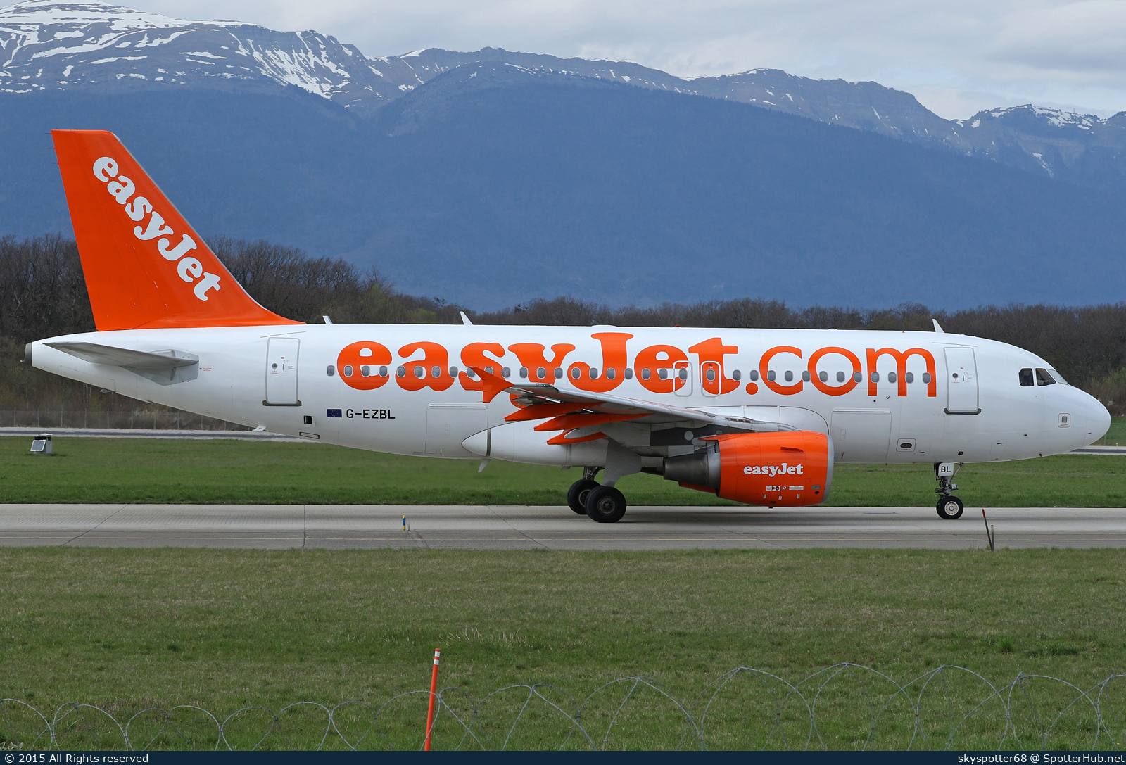 Photo of G-EZBL - Airbus A319-111 operated by easyJet