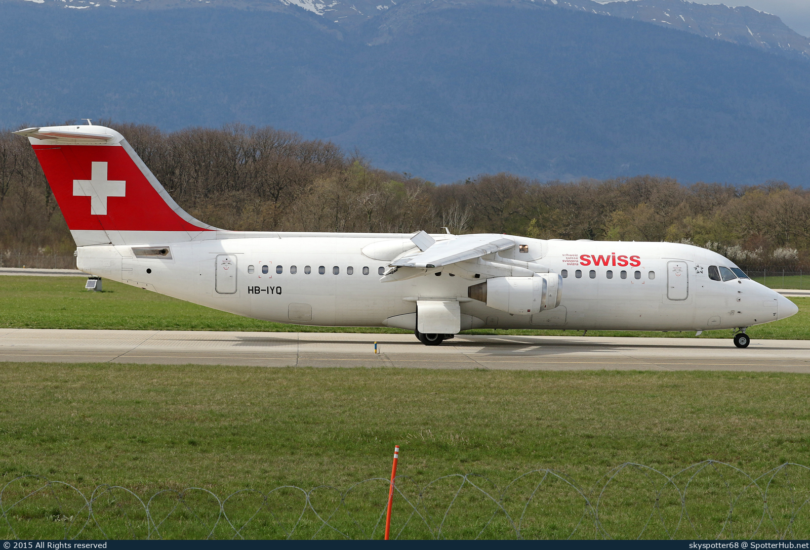 Photo of HB-IYQ - British Aerospace Avro RJ100 operated by Swiss International Air Lines