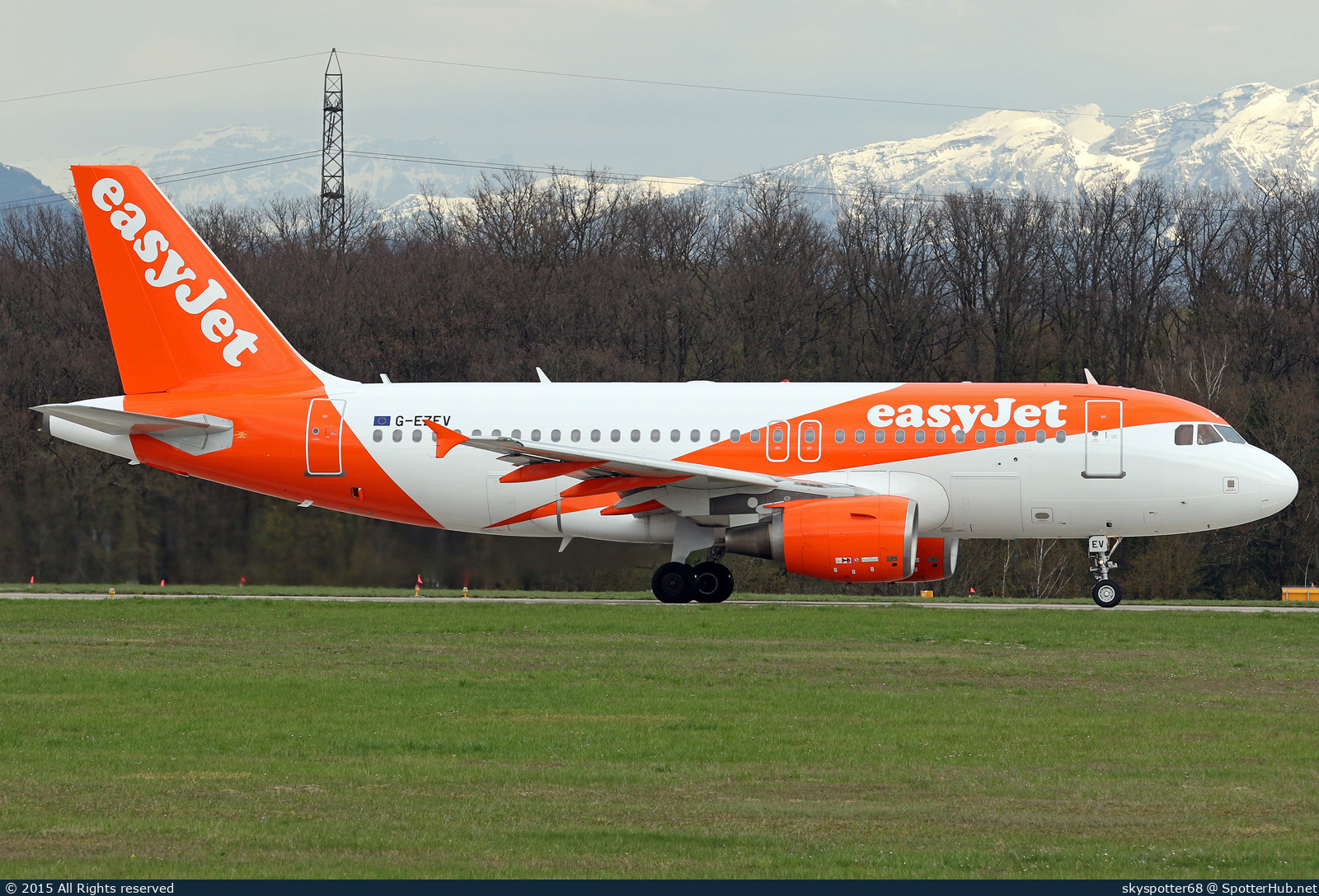 Photo of G-EZEV - Airbus A319-111 operated by easyJet