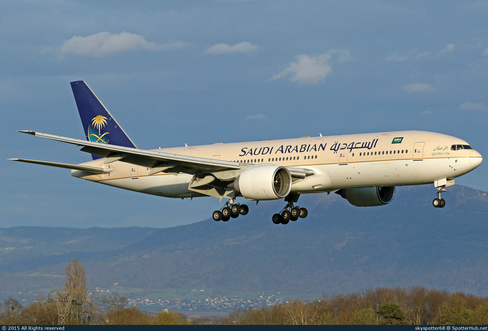 Photo of HZ-AKF - Boeing 777-268(ER) operated by Saudi Royal Flight