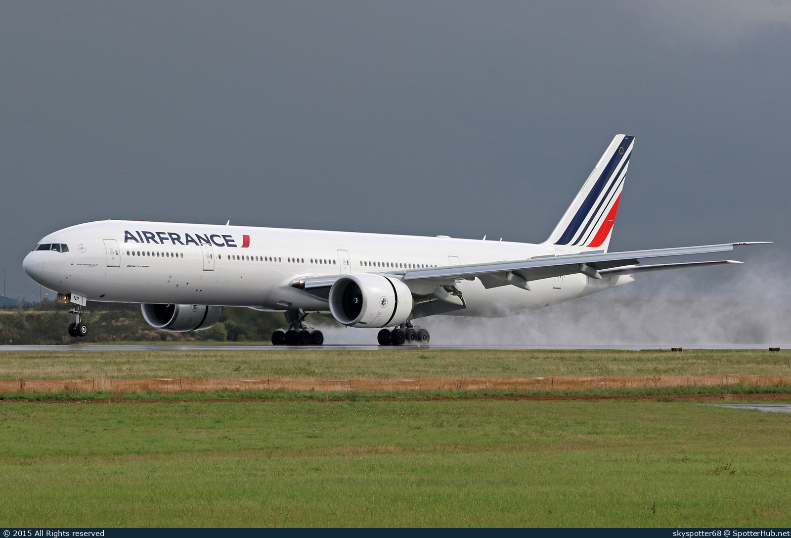 Photo of F-GZNP - Boeing 777-328(ER) operated by Air France