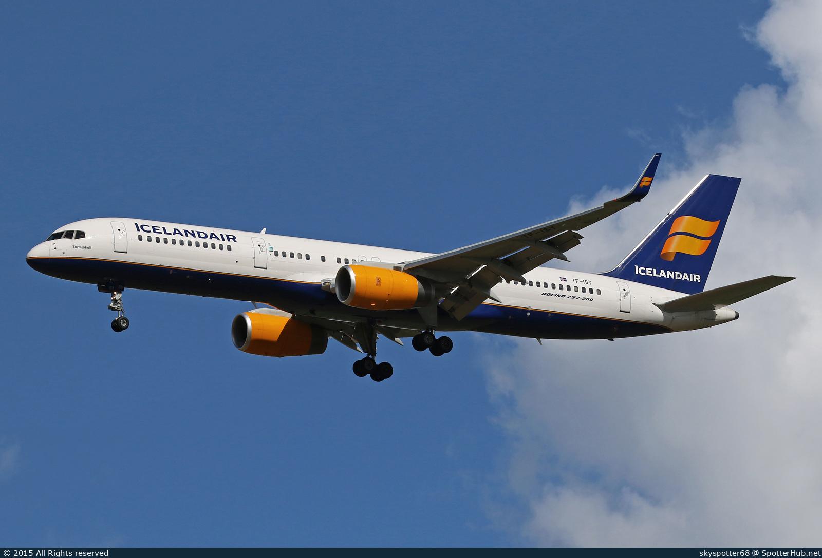 Photo of TF-ISY - Boeing 757-223 operated by Icelandair