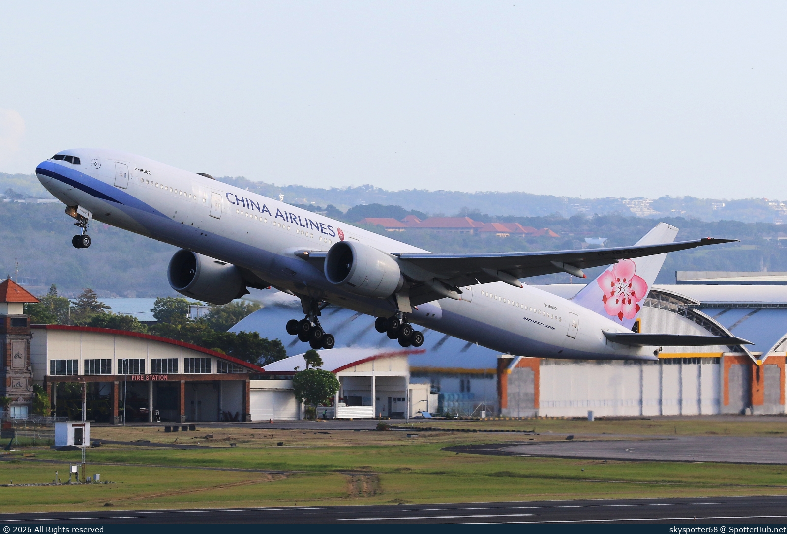 Photo of B-18002 - Boeing 777-309(ER) operated by China Airlines