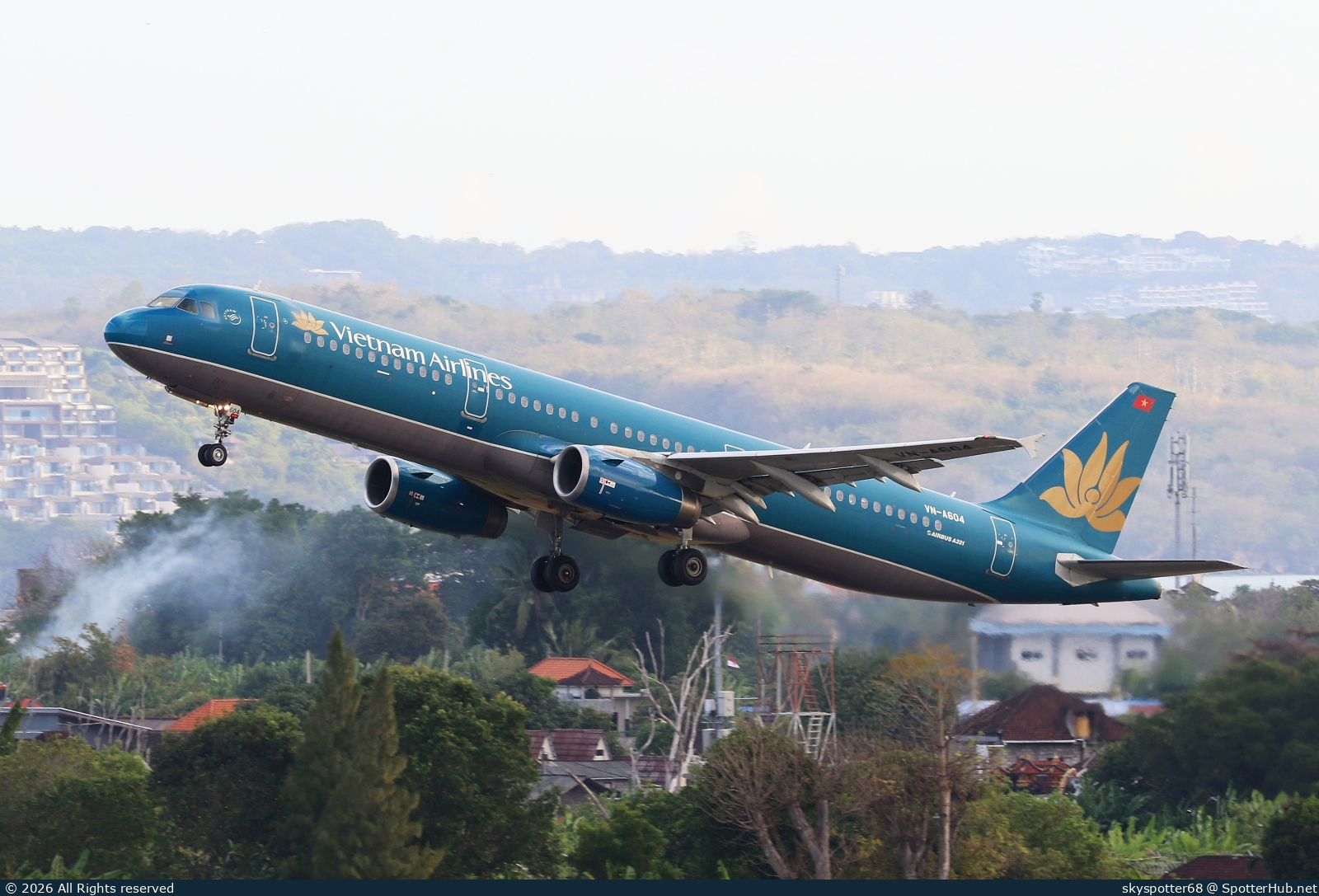 Photo of VN-A604 - Airbus A321-231 operated by Vietnam Airlines