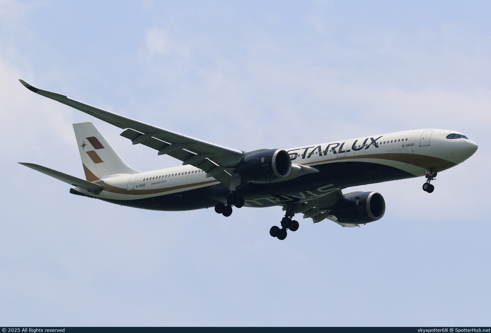 Photo of B-58301 - Airbus A330-941 operated by Starlux