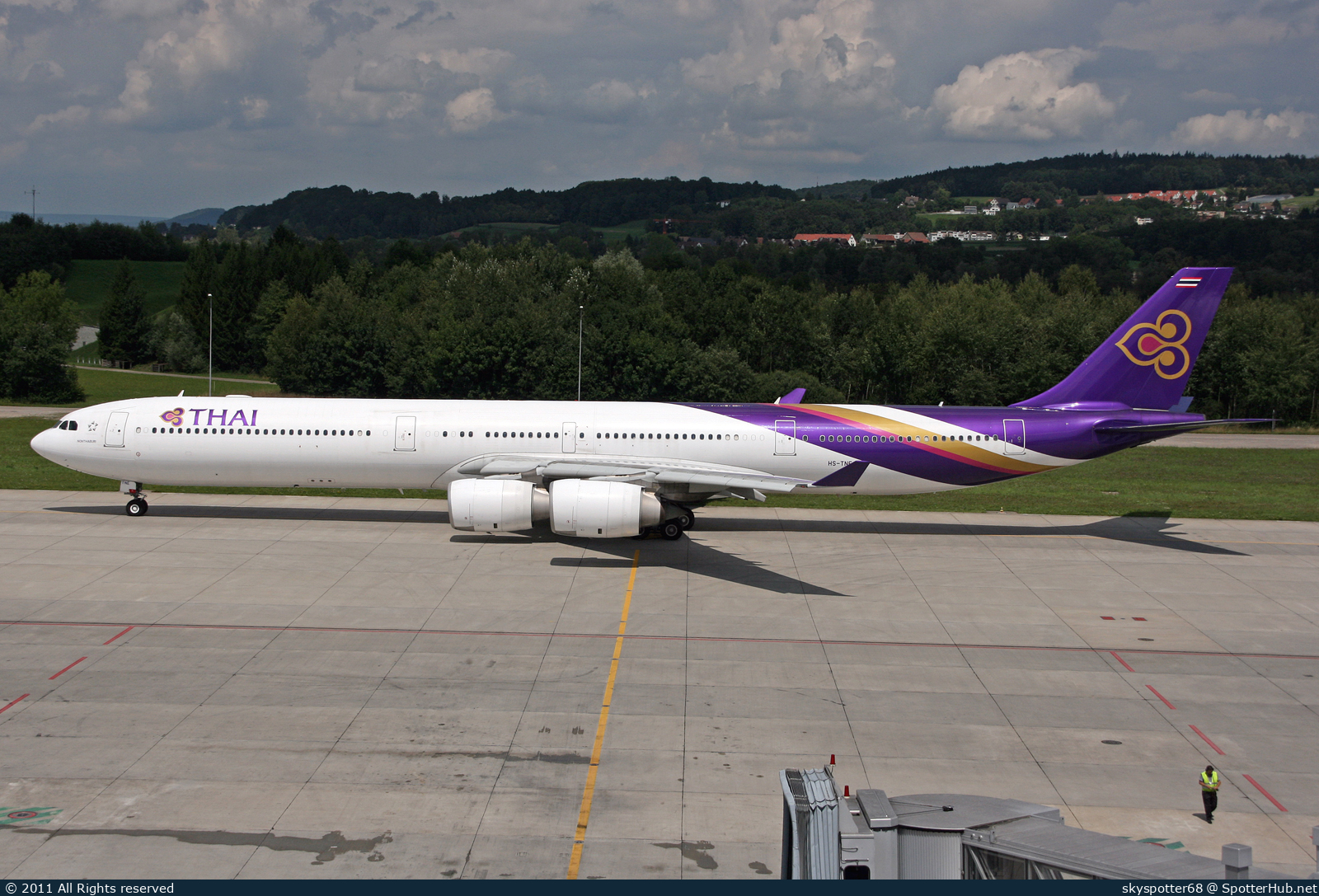 Photo of HS-TNE - Airbus A340-642 operated by Thai Airways International