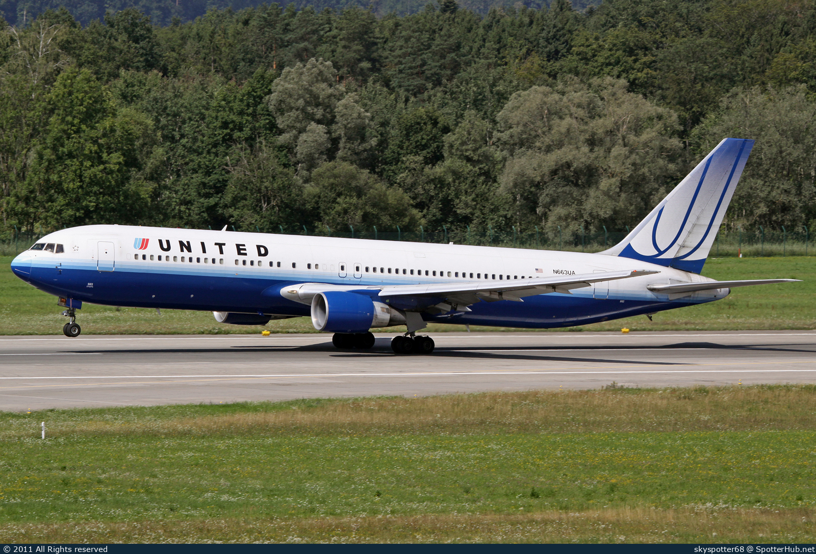 Photo of N663UA - Boeing 767-322(ER) operated by United Airlines