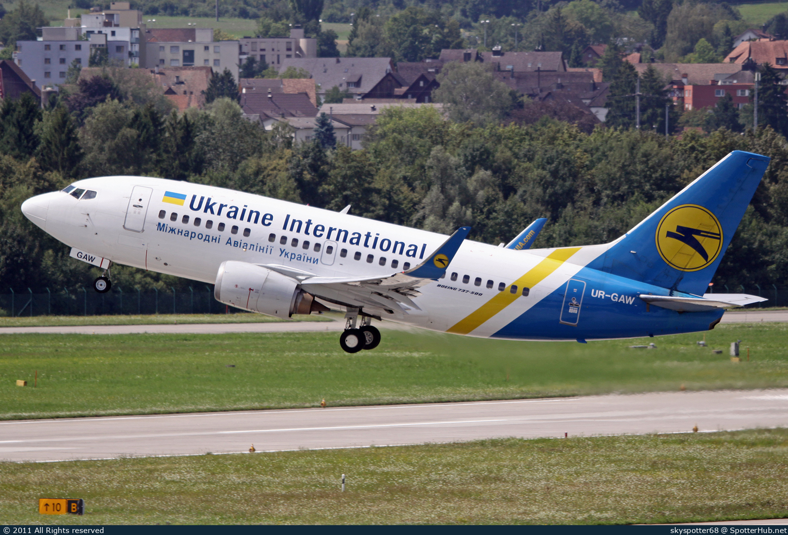 Photo of UR-GAW - Boeing 737-5Y0 operated by Ukraine International Airlines