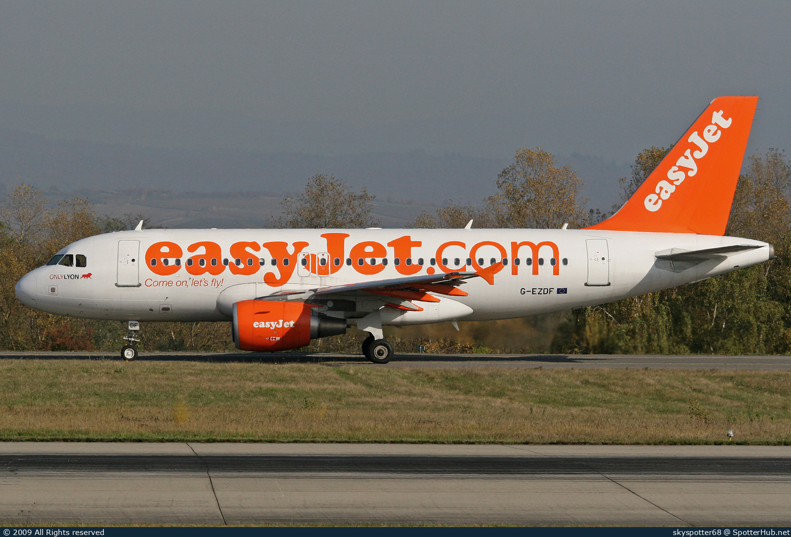 Photo of G-EZDF - Airbus A319-111 operated by easyJet
