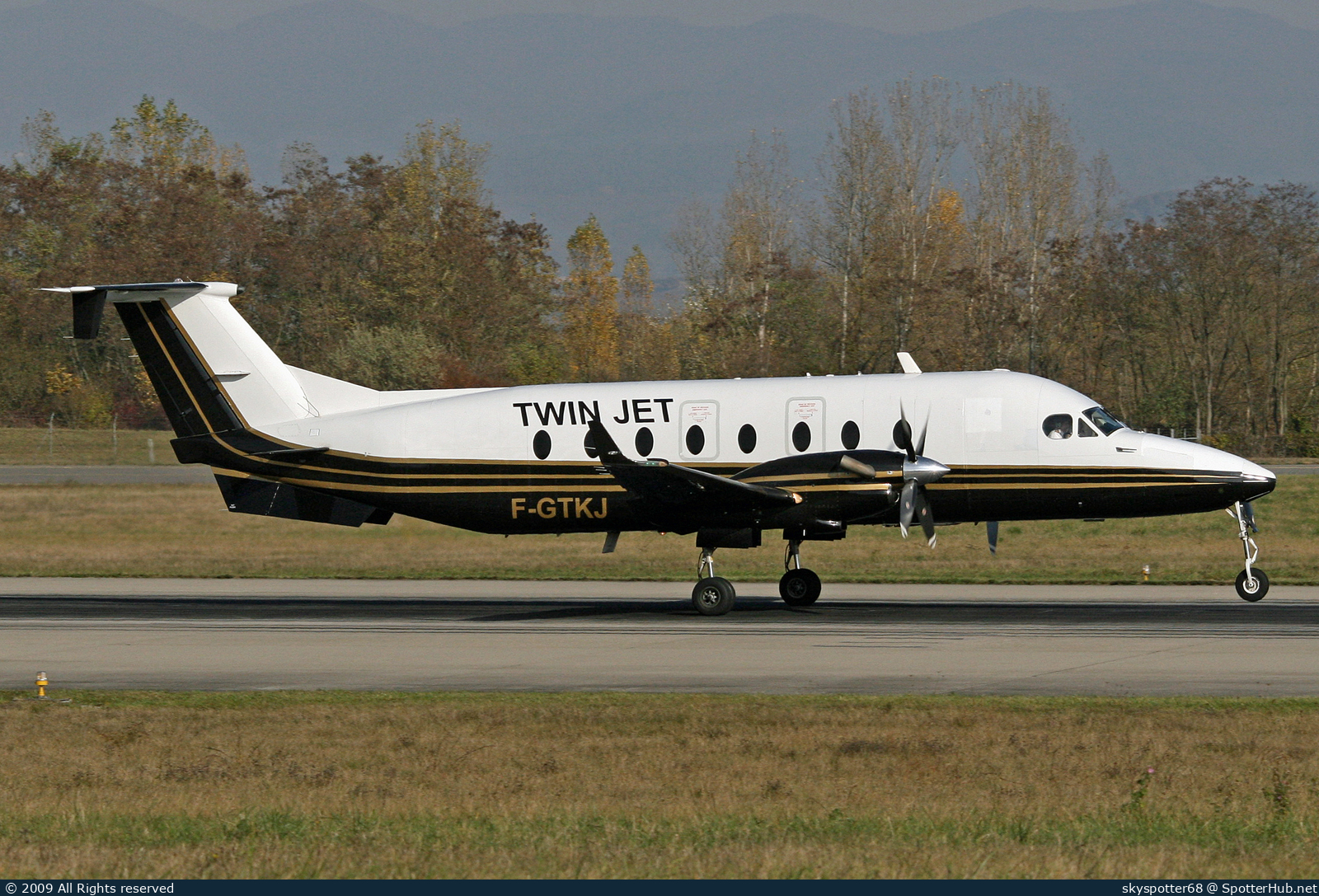 Photo of F-GTKJ - Beechcraft 1900D operated by Twin Jet