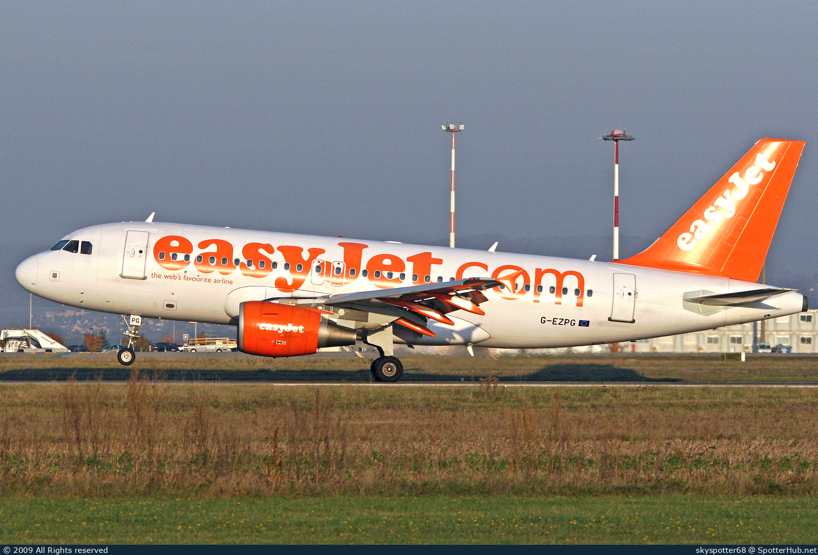 Photo of G-EZPG - Airbus A319-111 operated by easyJet