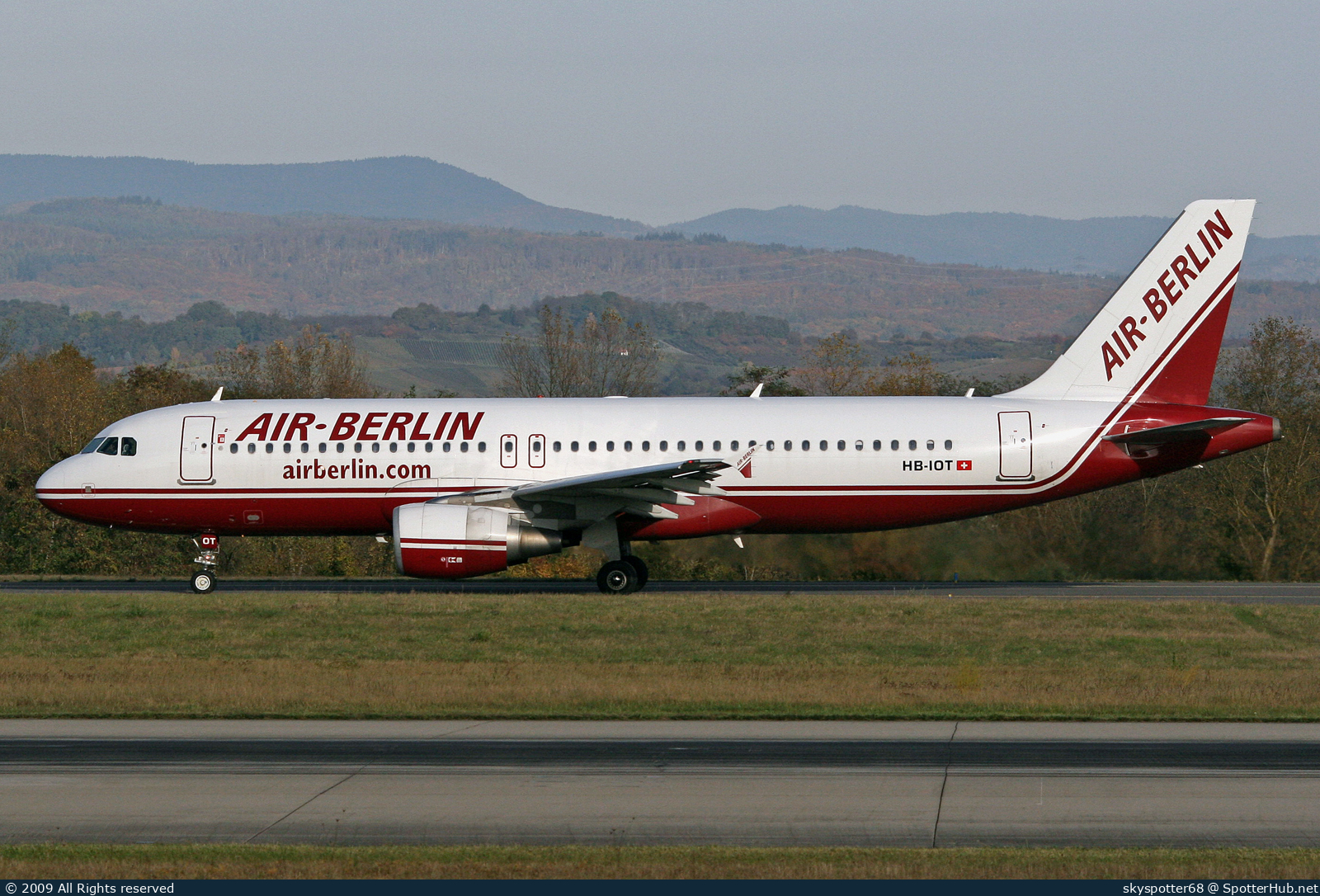 Photo of HB-IOT - Airbus A320-214 operated by Air Berlin (opb Belair Airlines)