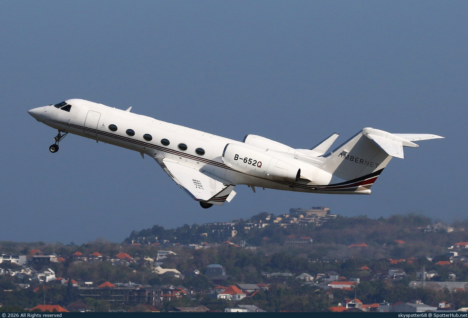 Photo of B-652Q - Gulfstream GIV-X (G450) operated by Amber Aviation