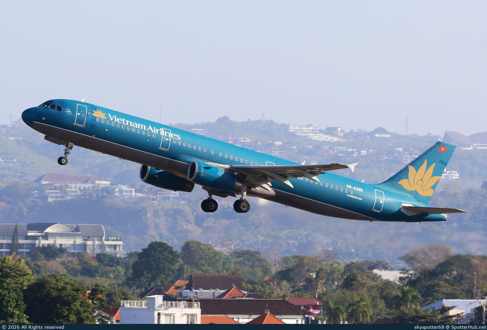Photo of VN-A395 - Airbus A321-231 operated by Vietnam Airlines