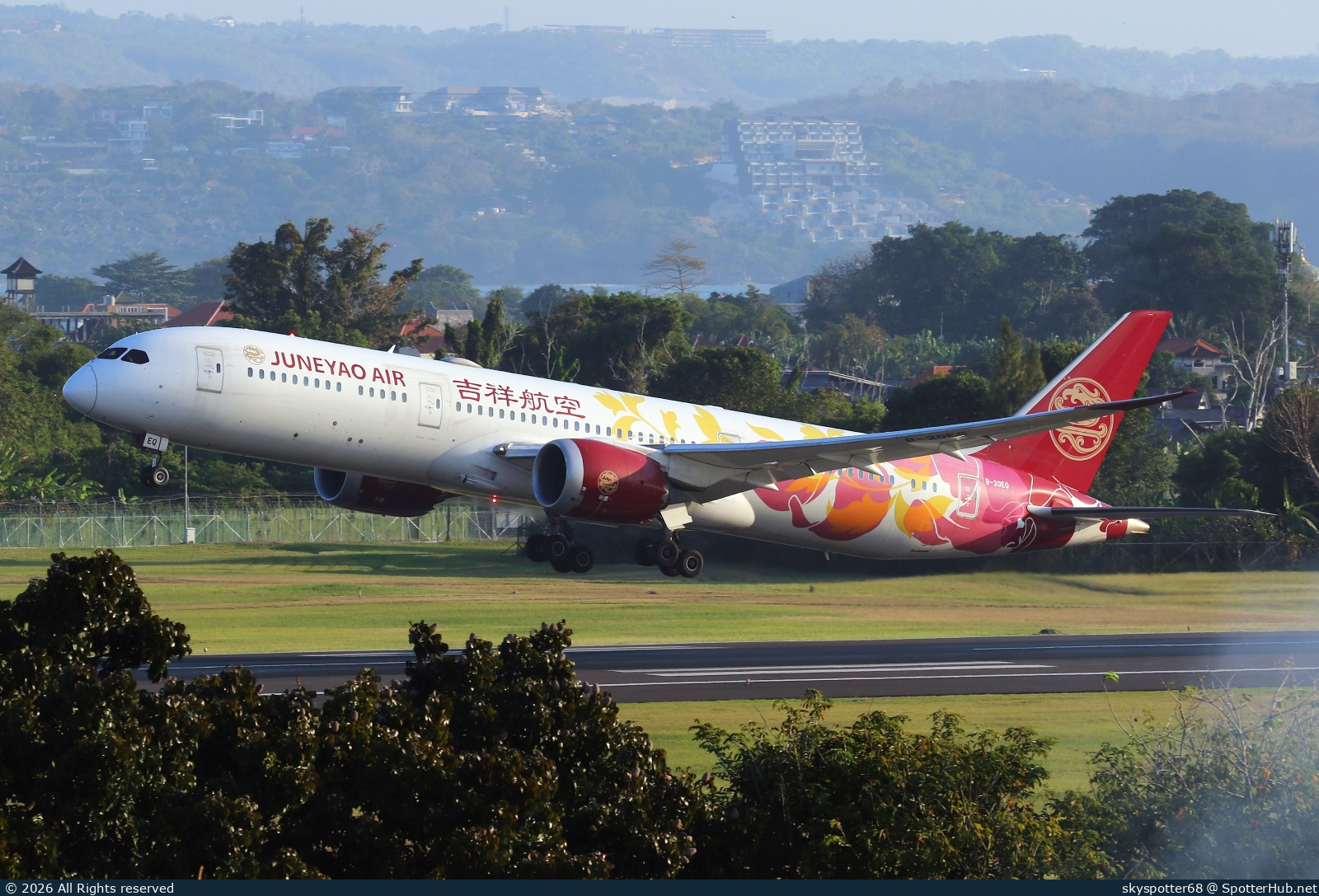 Photo of B-20EQ - Boeing 787-9 Dreamliner operated by Juneyao Air
