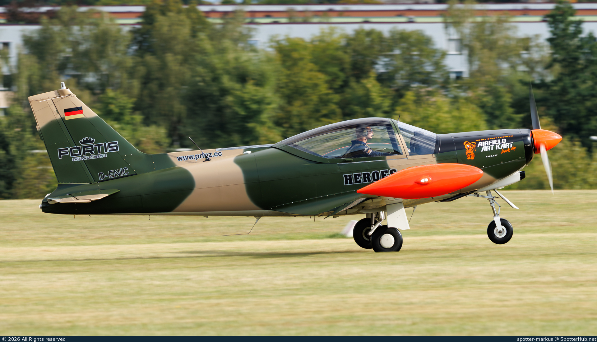 Photo of D-ENIC - SIAI-Marchetti SF.260 operated by Formation Team Niebergall