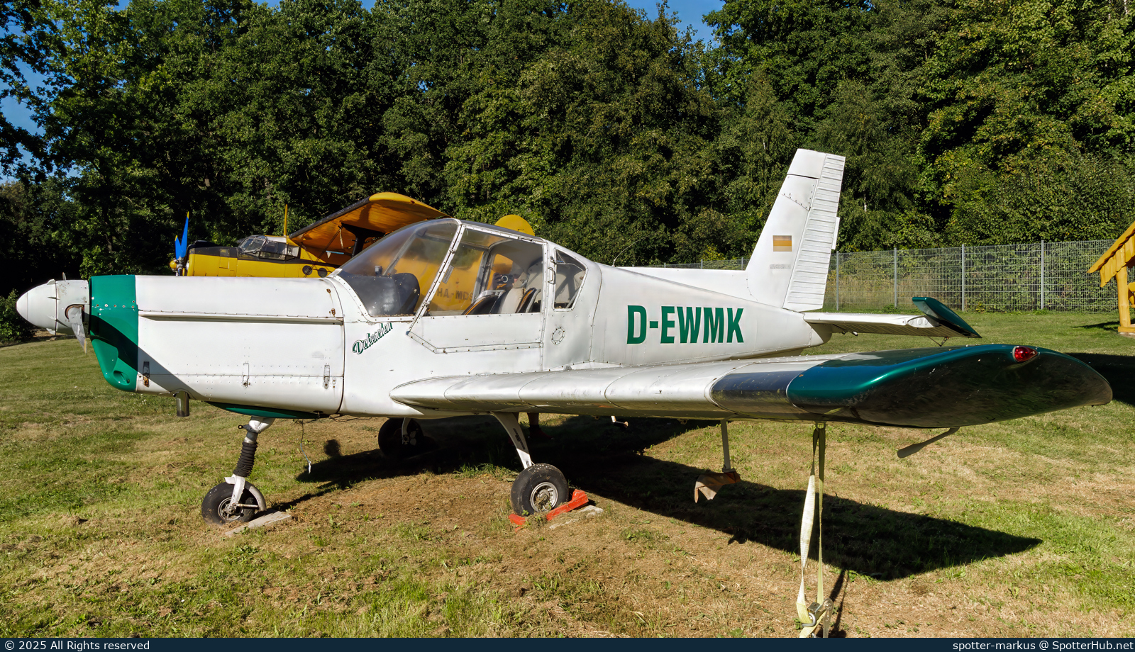 Photo of D-EWMK - Zlín Z-42MU operated by Flugwelt Altenburg-Nobitz