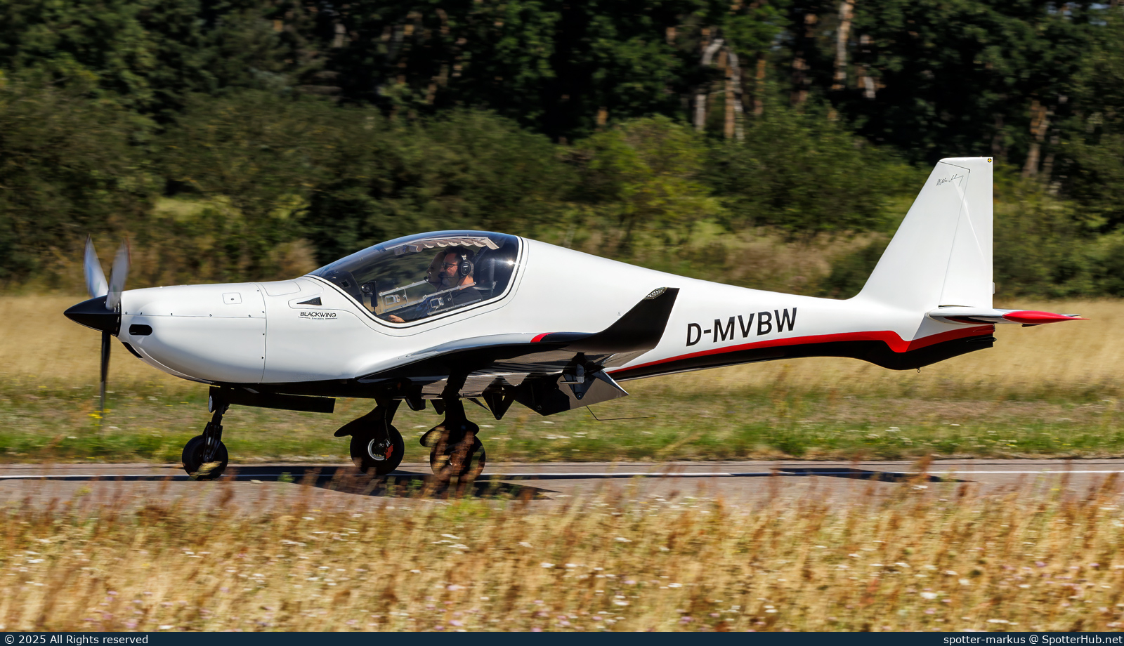 Photo of D-MVBW - Blackwing Sweden 600 RG operated by Private
