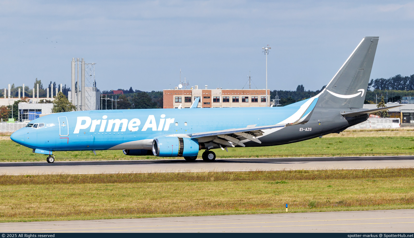 Photo of EI-AZG - Boeing 737-86Q(SF) operated by Amazon Prime Air (opb ASL Airlines Ireland)