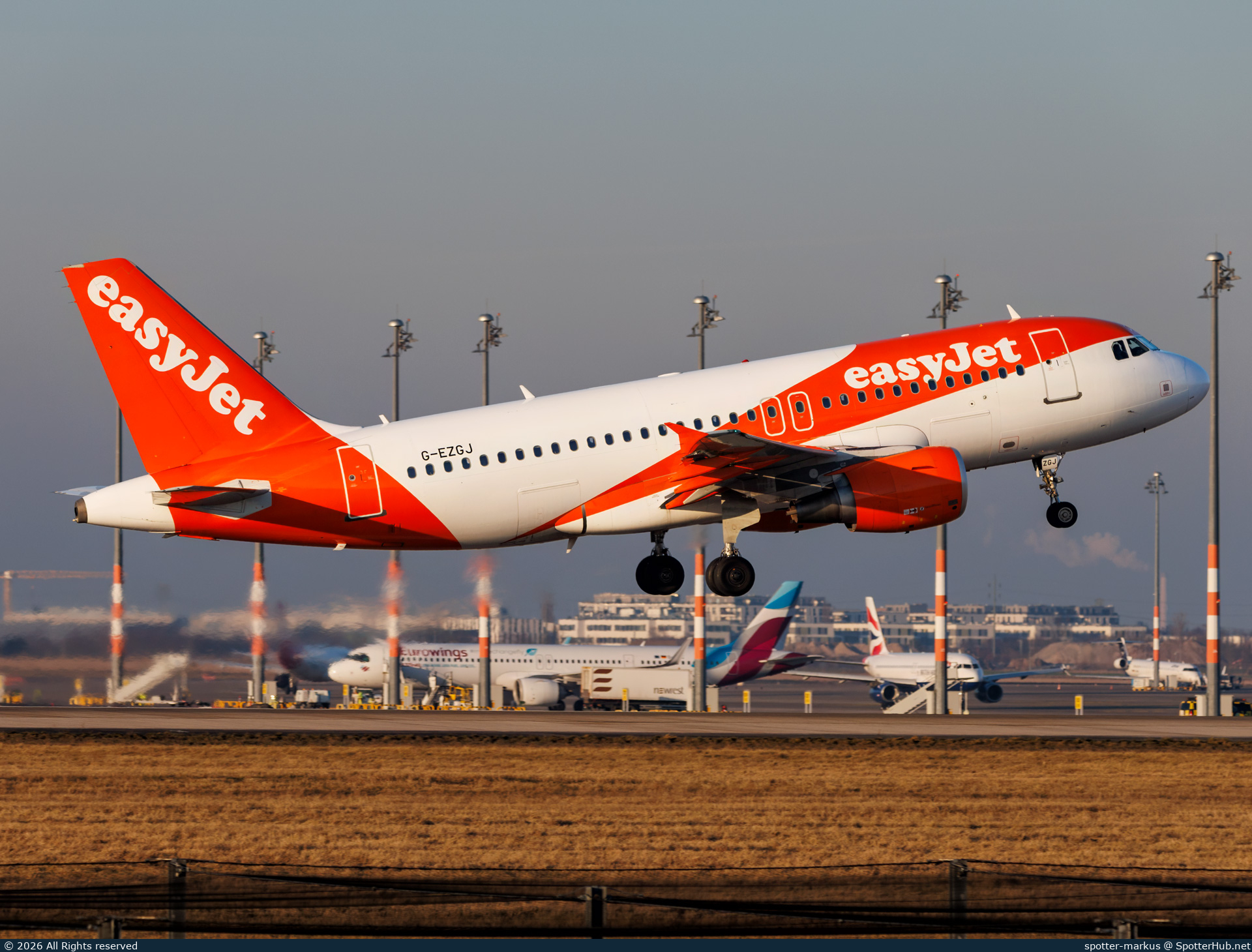 Photo of G-EZGJ - Airbus A319-111 operated by easyJet