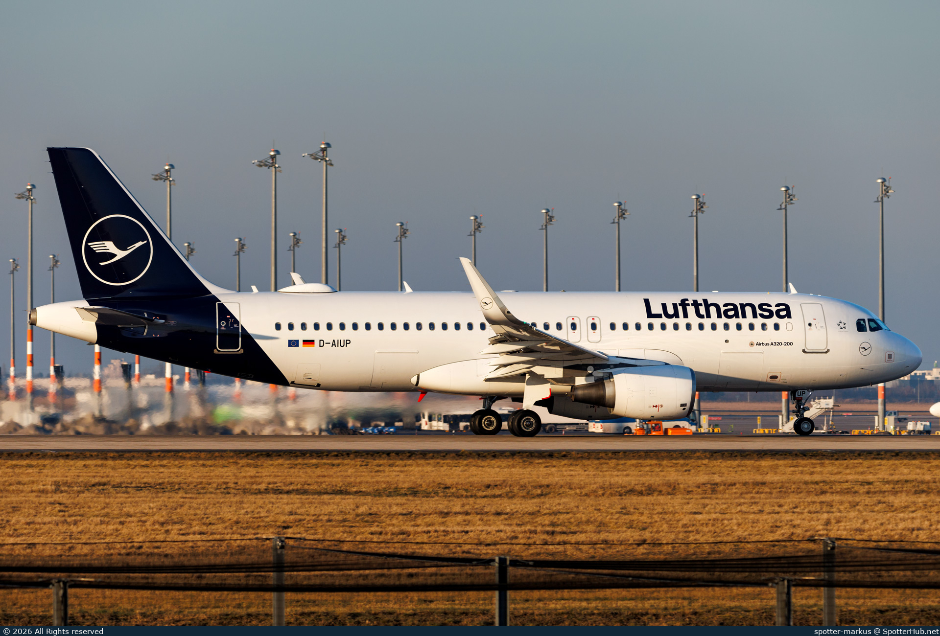 Photo of D-AIUP - Airbus A320-214 operated by Lufthansa