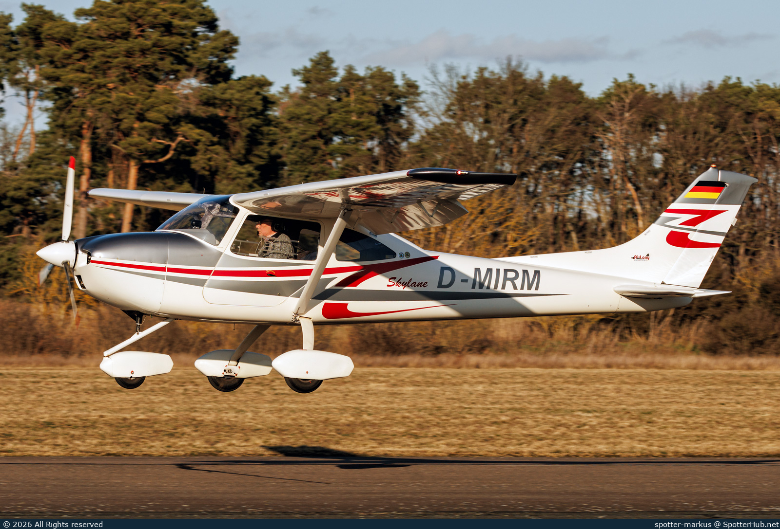 Photo of D-MIRM - AirLony Skylane operated by Private
