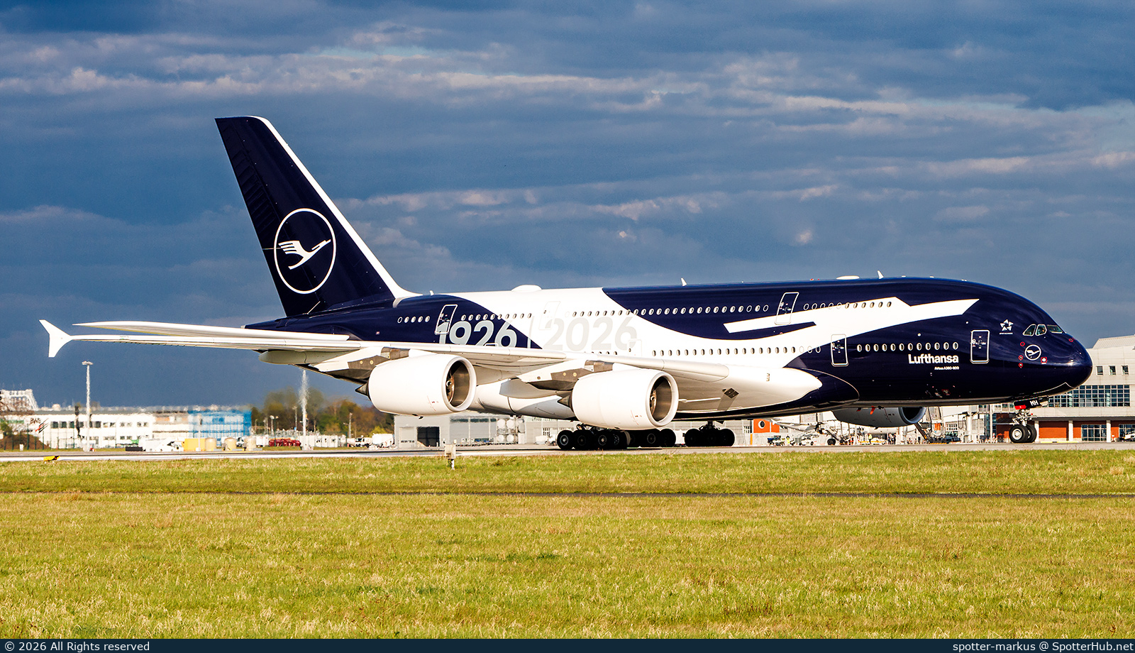 Photo of D-AIMH - Airbus A380-841 operated by Lufthansa