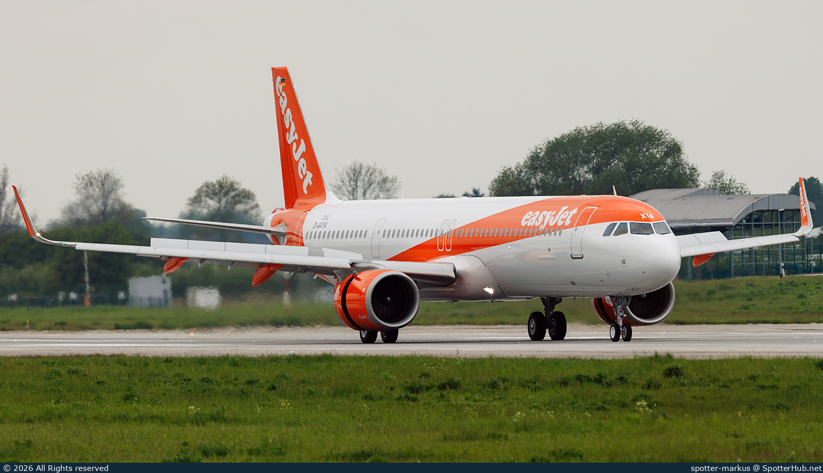 Photo of D-AVYX - Airbus A321-251NX operated by easyJet