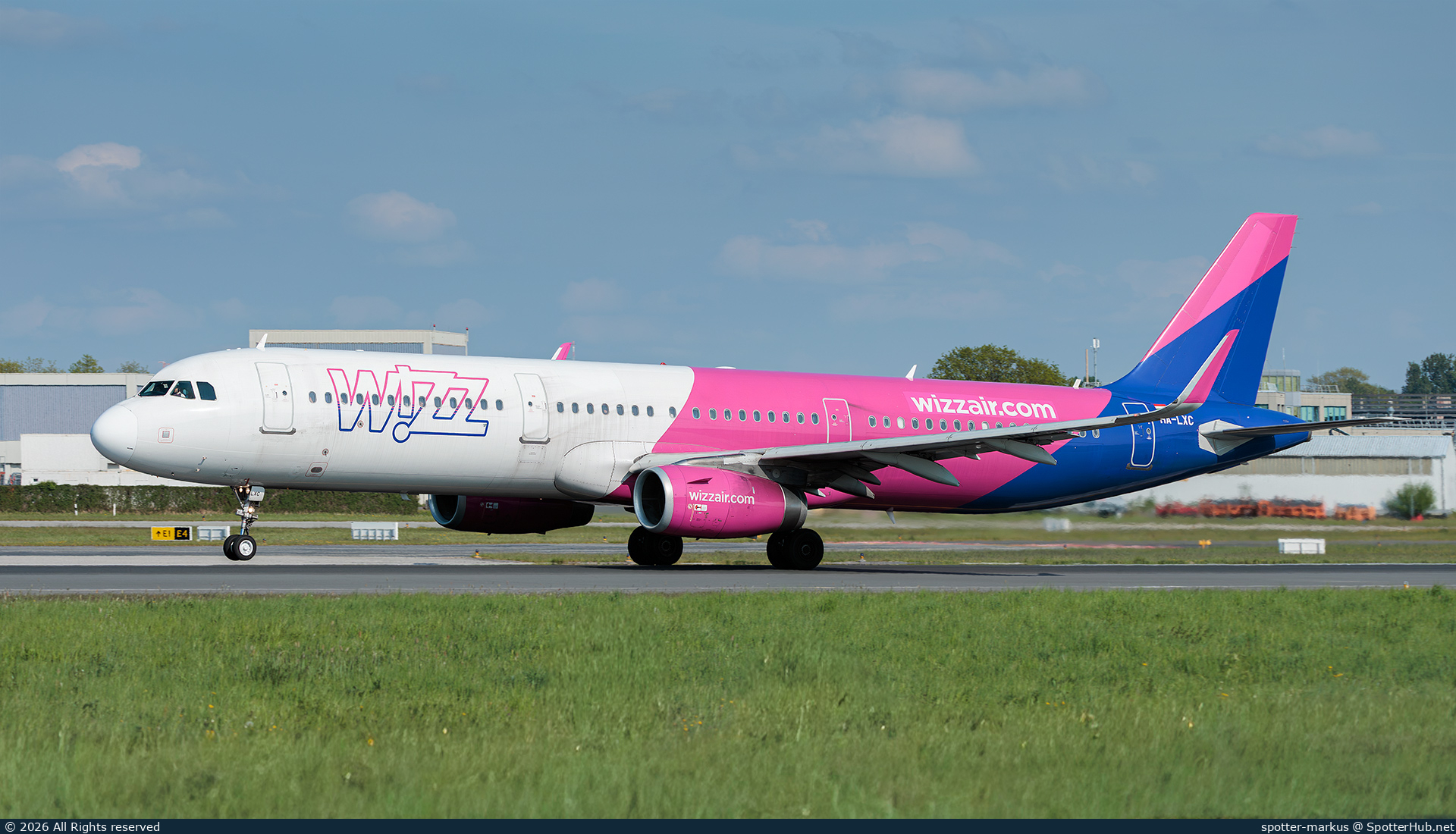 Photo of HA-LXC - Airbus A321-231 operated by Wizz Air