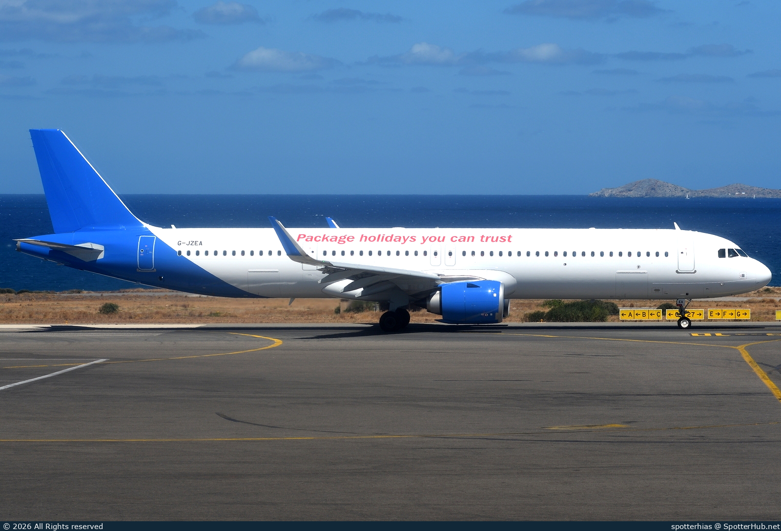 Photo of G-JZEA - Airbus A321-251NX operated by Jet2