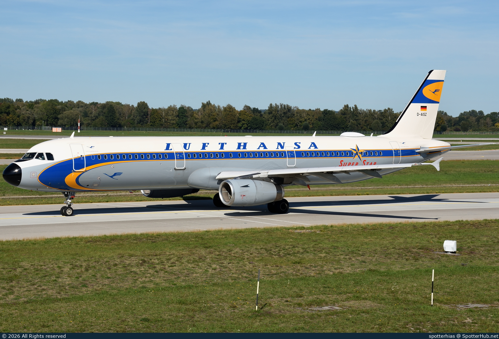 Photo of D-AISZ - Airbus A321-231 operated by Lufthansa