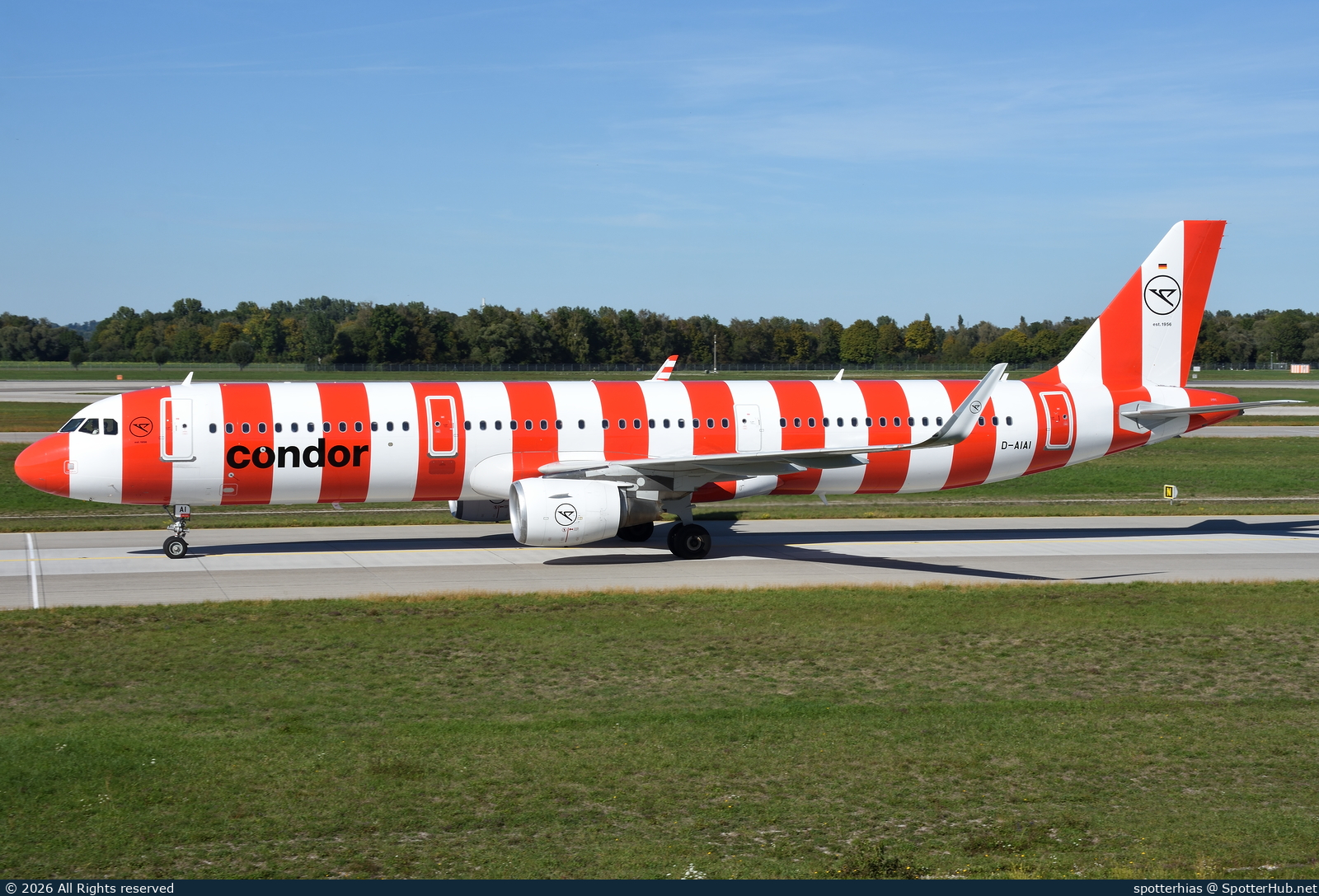 Photo of D-AIAI - Airbus A321-211 operated by Condor