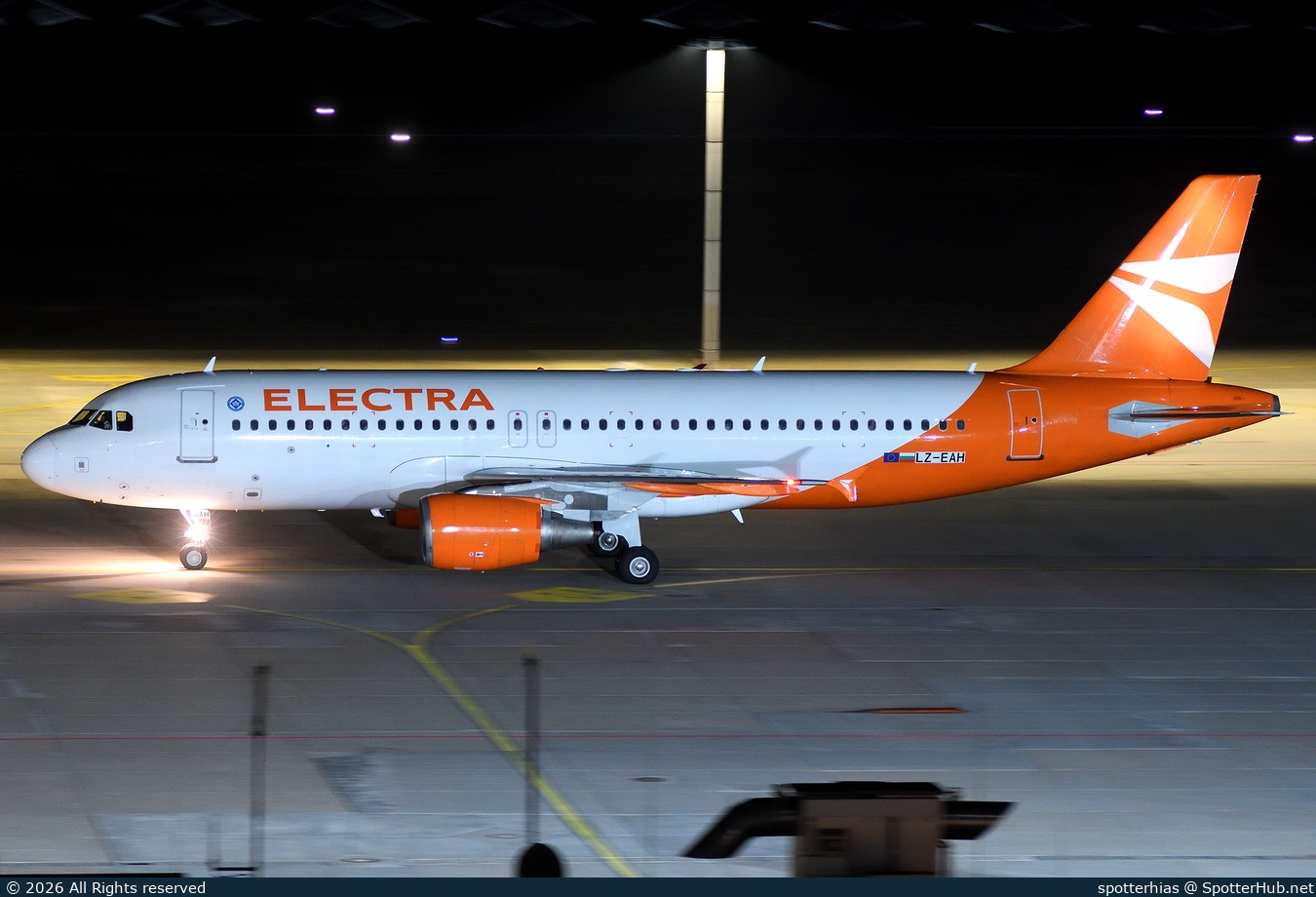 Photo of LZ-EAH - Airbus A320-214 operated by Electra Airways