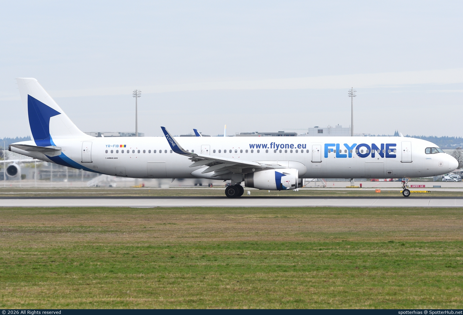 Photo of YR-FIB - Airbus A321-231 operated by FlyOne Romania