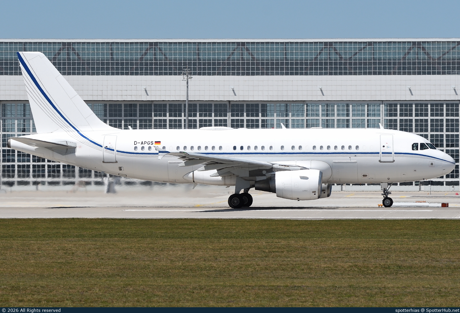 Photo of D-APGS - Airbus A319-115(CJ) operated by K5 Aviation