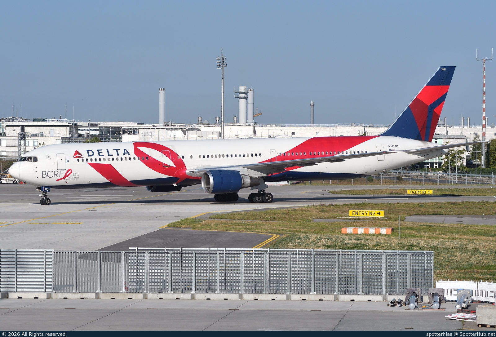 Photo of N845MH - Boeing 767-432(ER) operated by Delta Air Lines