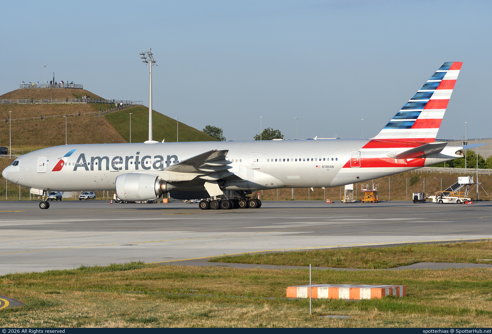 Photo of N780AN - Boeing 777-223(ER) operated by American Airlines