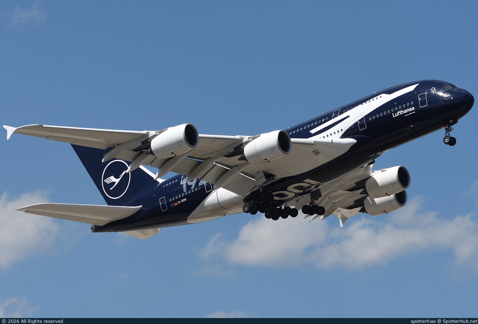 Photo of D-AIMH - Airbus A380-841 operated by Lufthansa