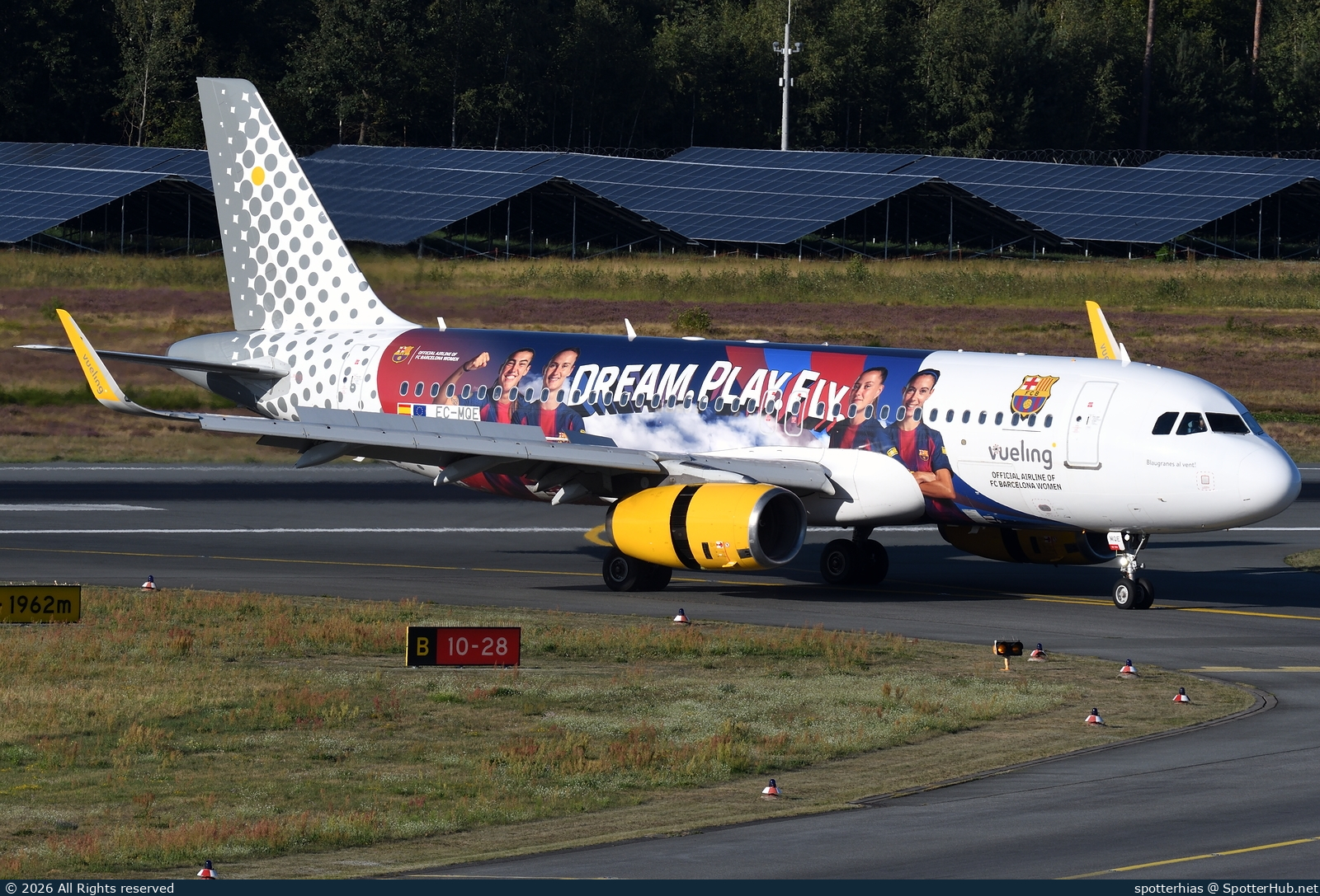 Photo of EC-MQE - Airbus A320-232 operated by Vueling