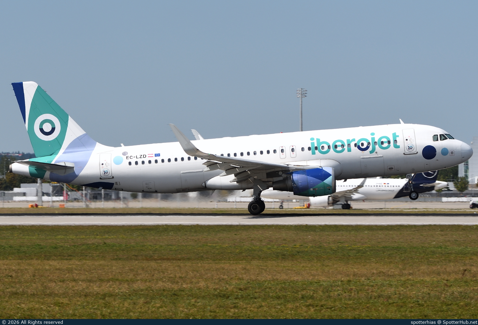 Photo of EC-LZD - Airbus A320-214 operated by Iberojet