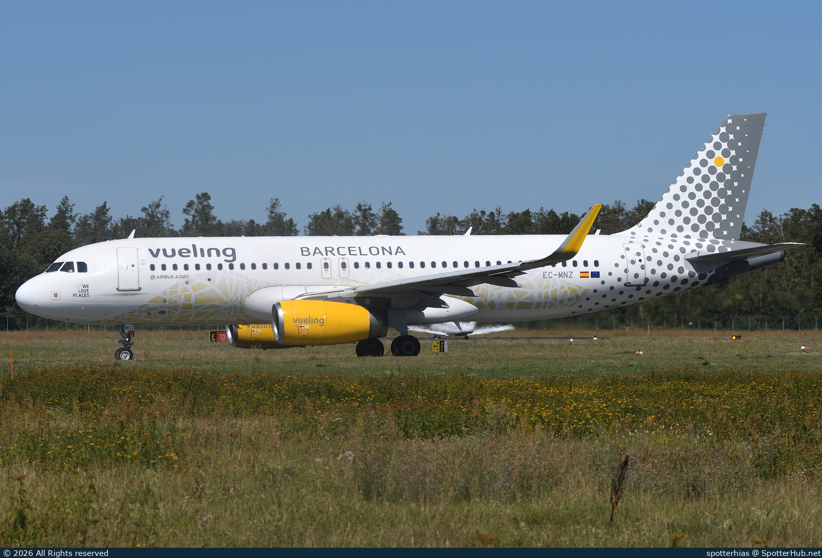 Photo of EC-MNZ - Airbus A320-232 operated by Vueling