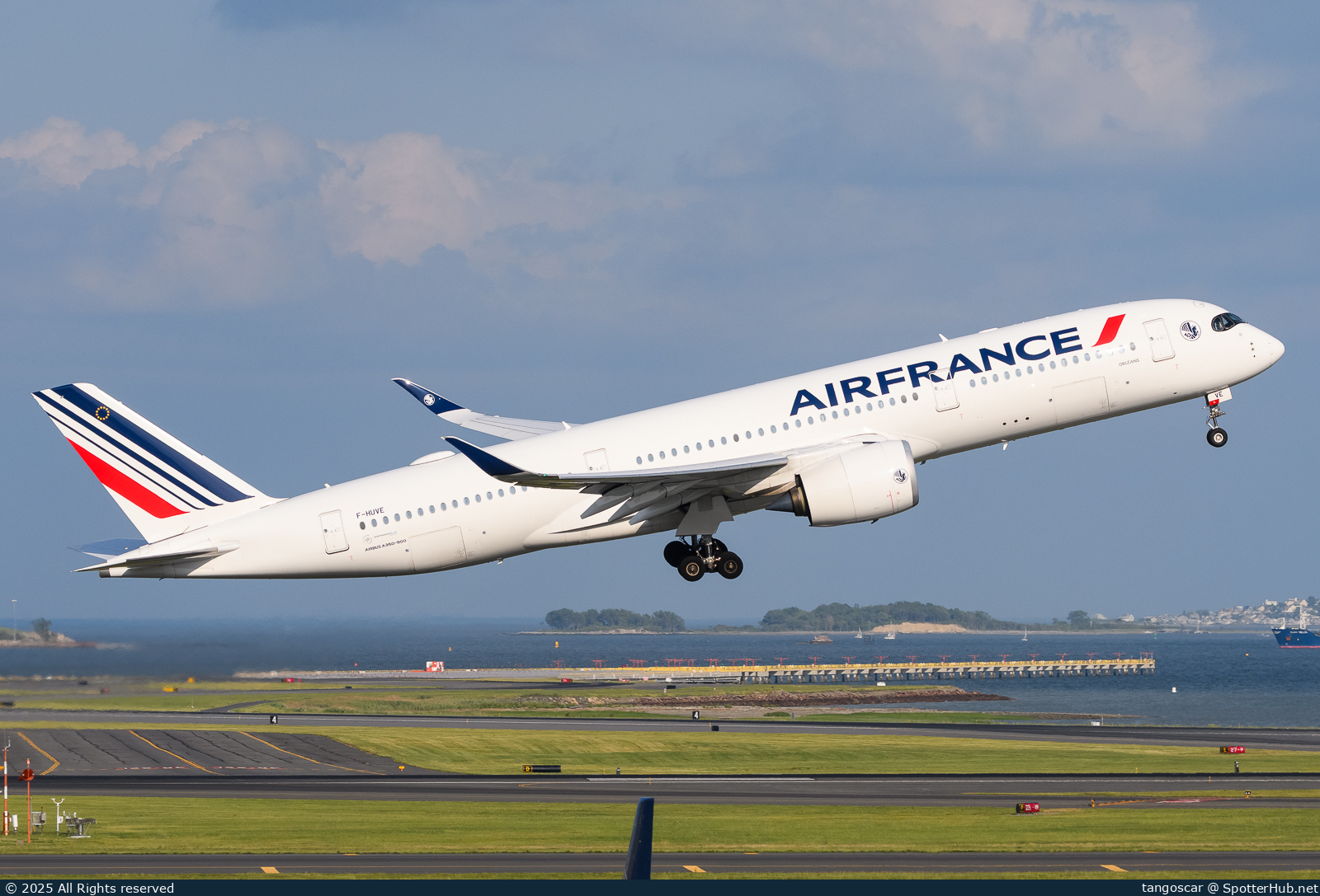 Photo of F-HUVE - Airbus A350-941 operated by Air France