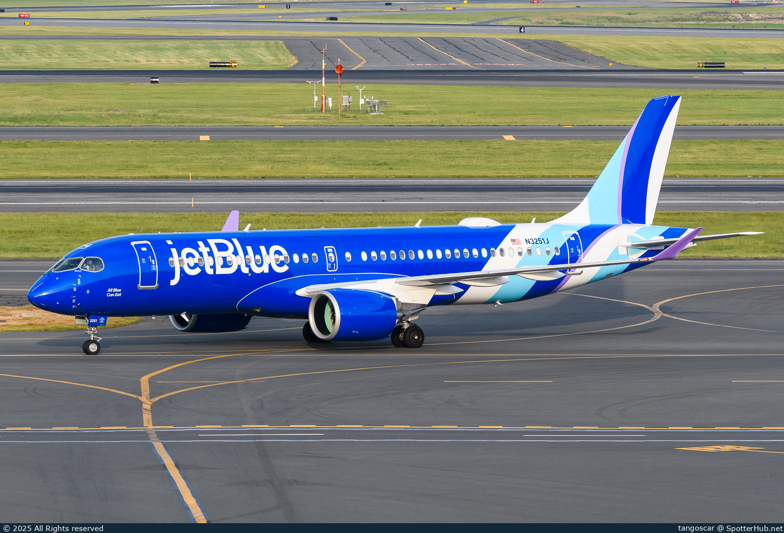 Photo of N3251J - Airbus A220-300 operated by jetBlue Airways