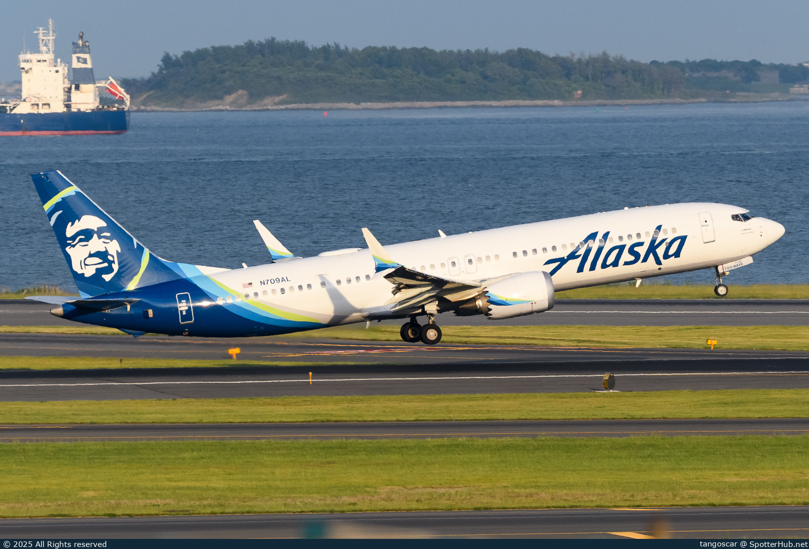 Photo of N709AL - Boeing 737 MAX 9 operated by Alaska Airlines