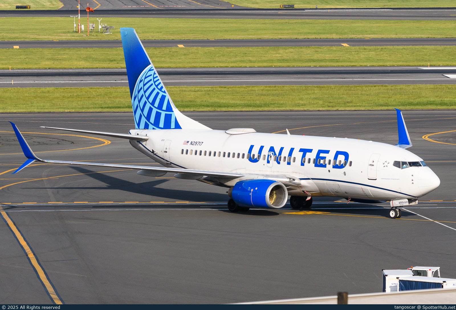 Photo of N29717 - Boeing 737-724 operated by United Airlines