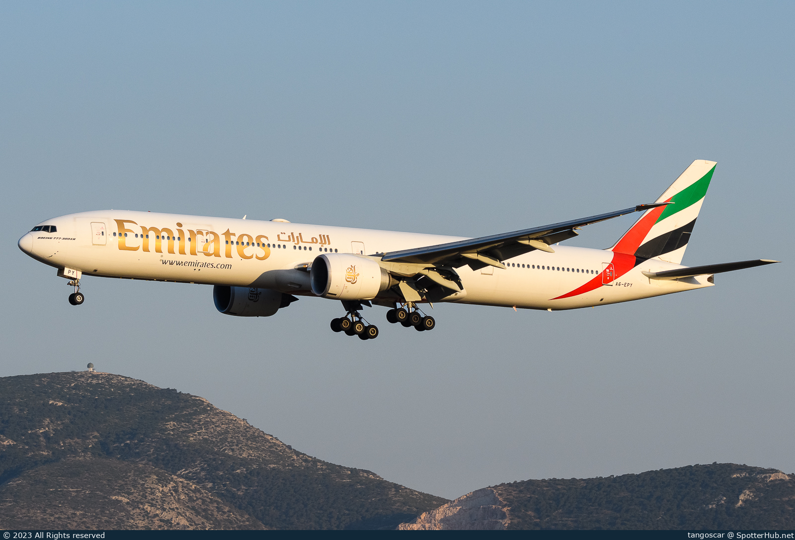 Photo of A6-EPY - Boeing 777-31H(ER) operated by Emirates