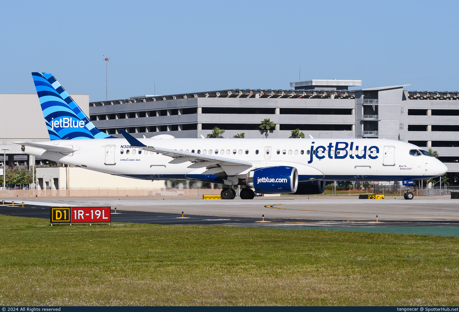 Photo of N3085J - Airbus A220-300 operated by jetBlue Airways